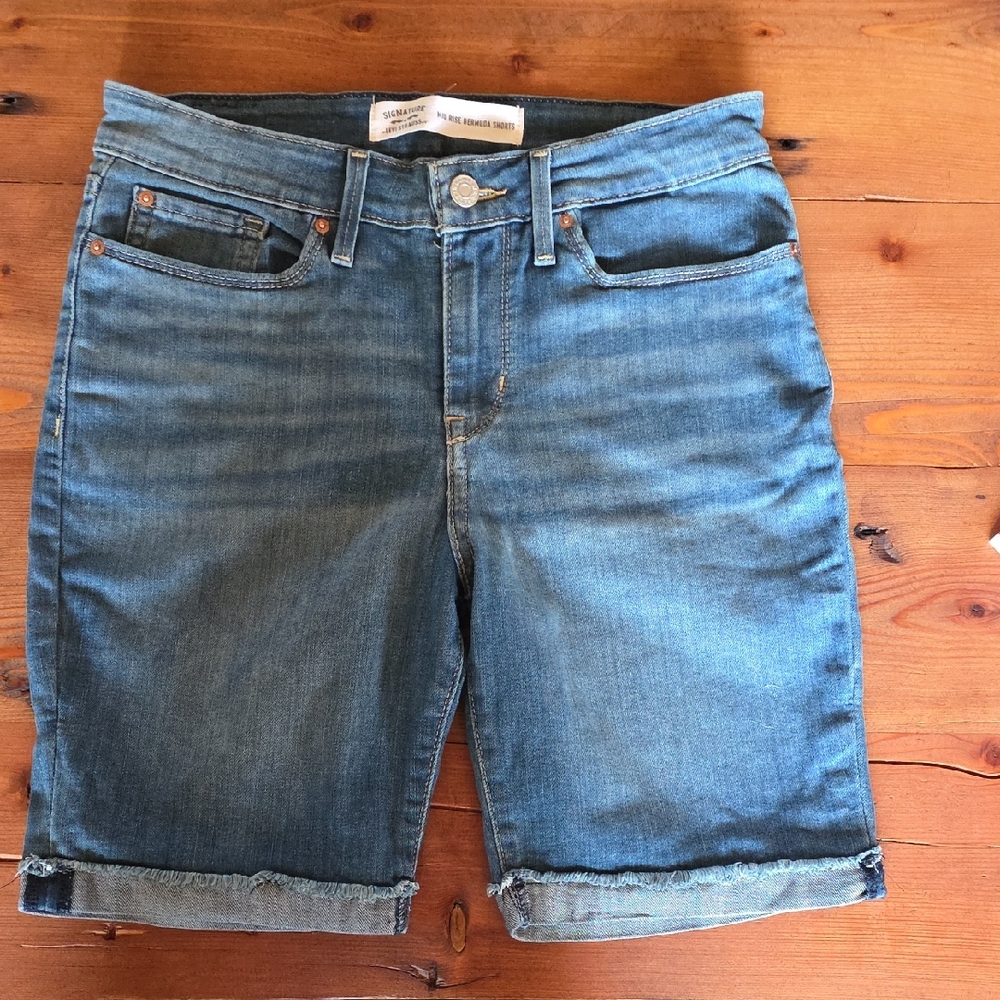 Levi Strauss Signature Mid Rise Denim  Bermuda Shorts Size 6/28